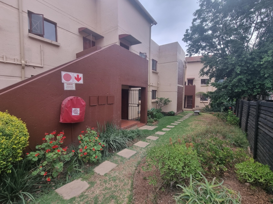 To Let 2 Bedroom Property for Rent in Bromhof Gauteng