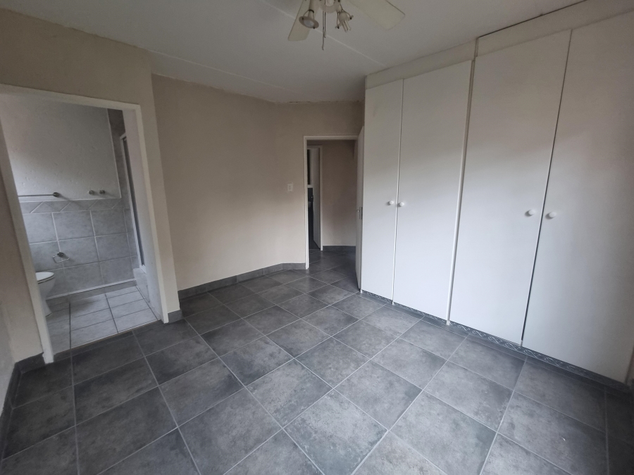 To Let 2 Bedroom Property for Rent in Bromhof Gauteng