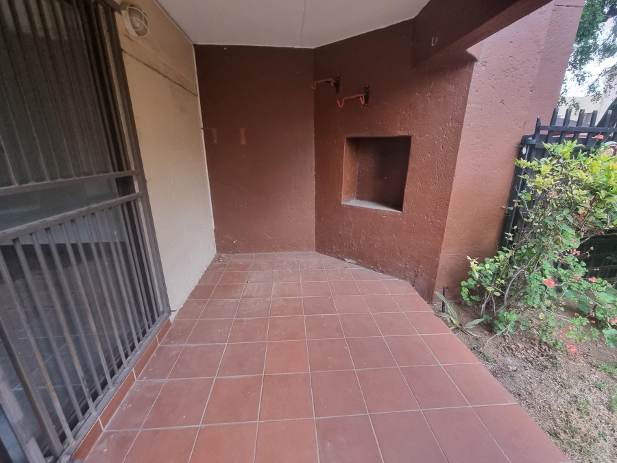 To Let 2 Bedroom Property for Rent in Bromhof Gauteng