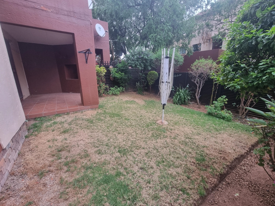 To Let 2 Bedroom Property for Rent in Bromhof Gauteng