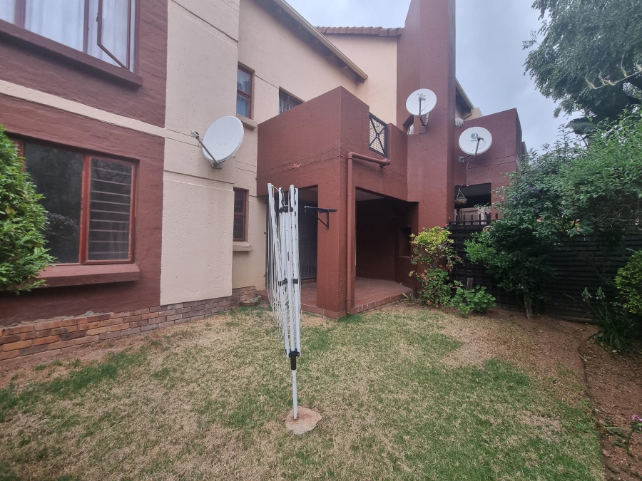 To Let 2 Bedroom Property for Rent in Bromhof Gauteng