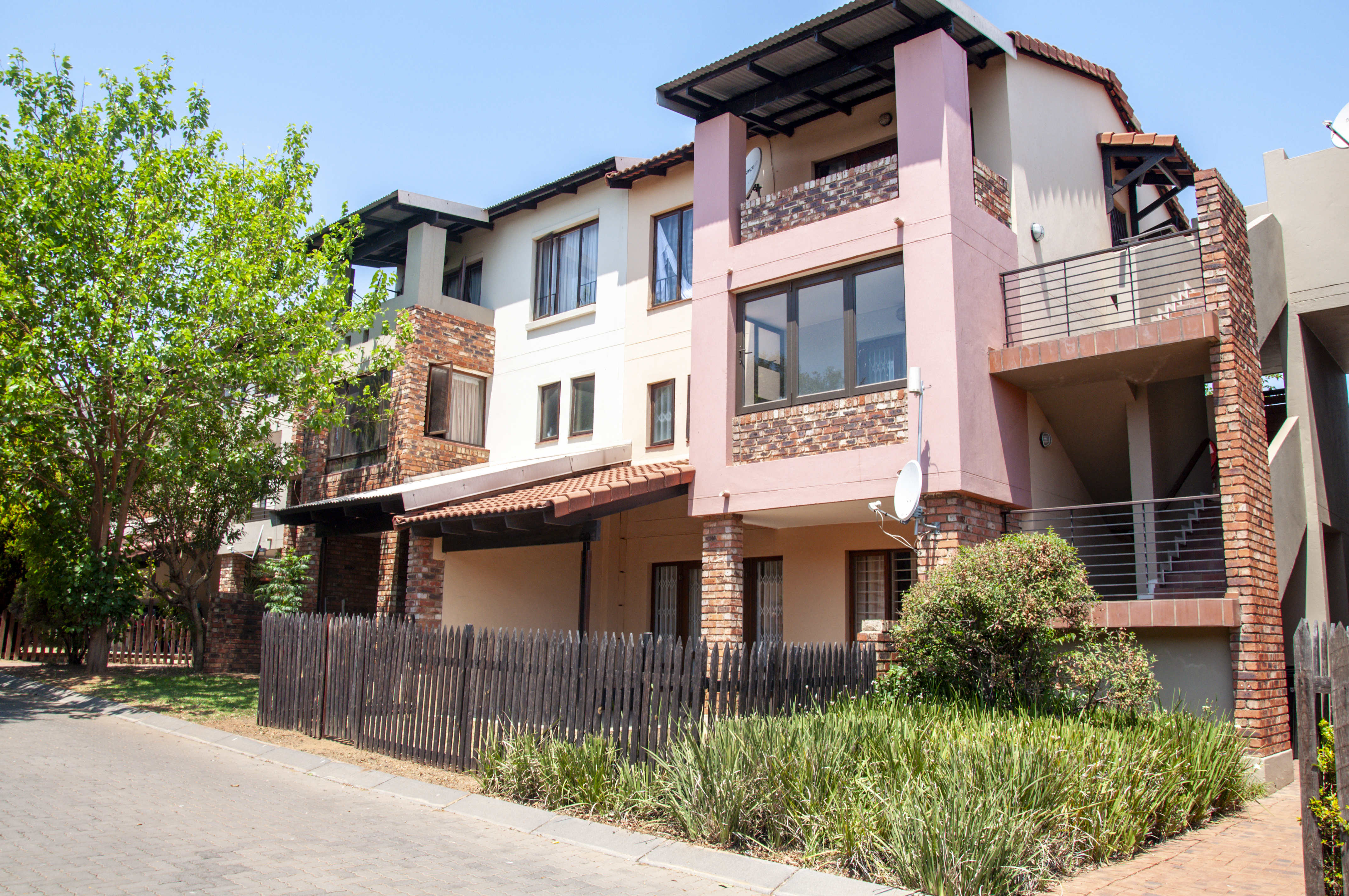 2 Bedroom Property for Sale in Vorna Valley Gauteng