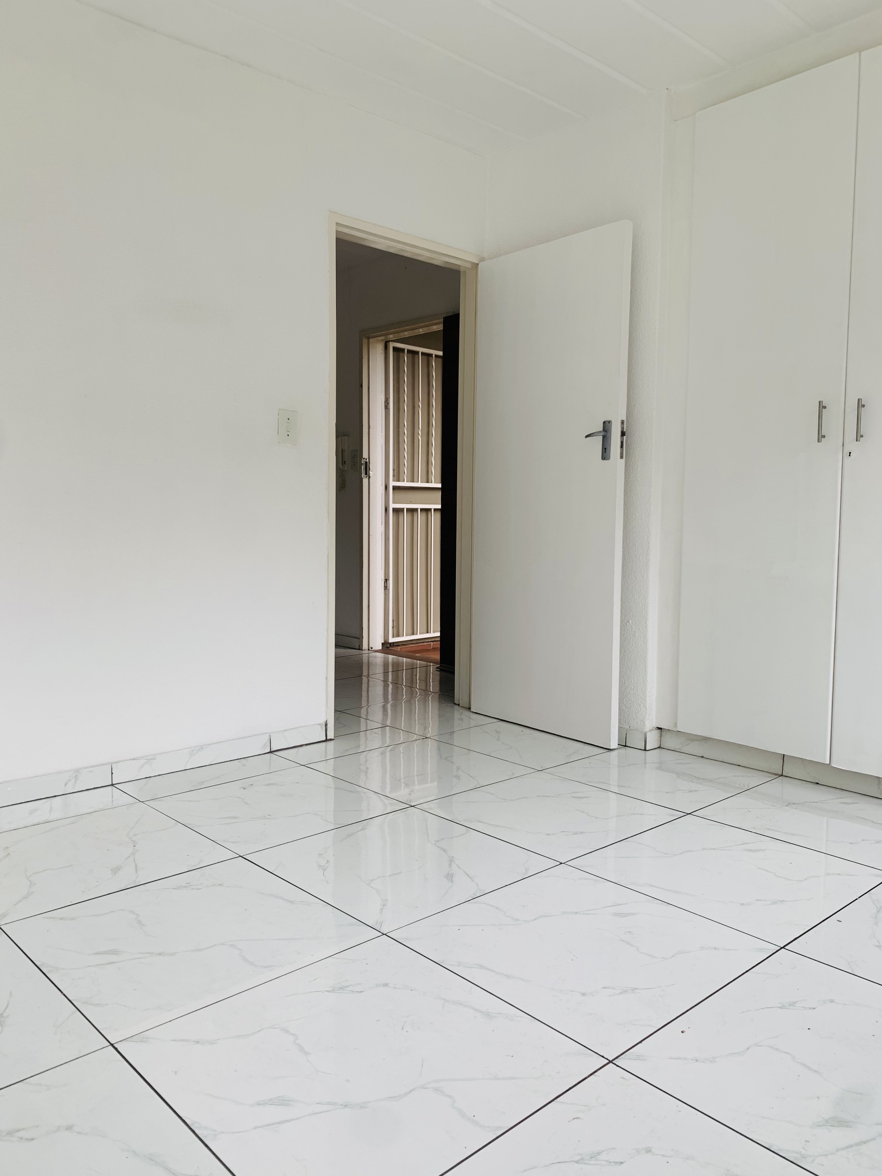 To Let 1 Bedroom Property for Rent in Melville Gauteng