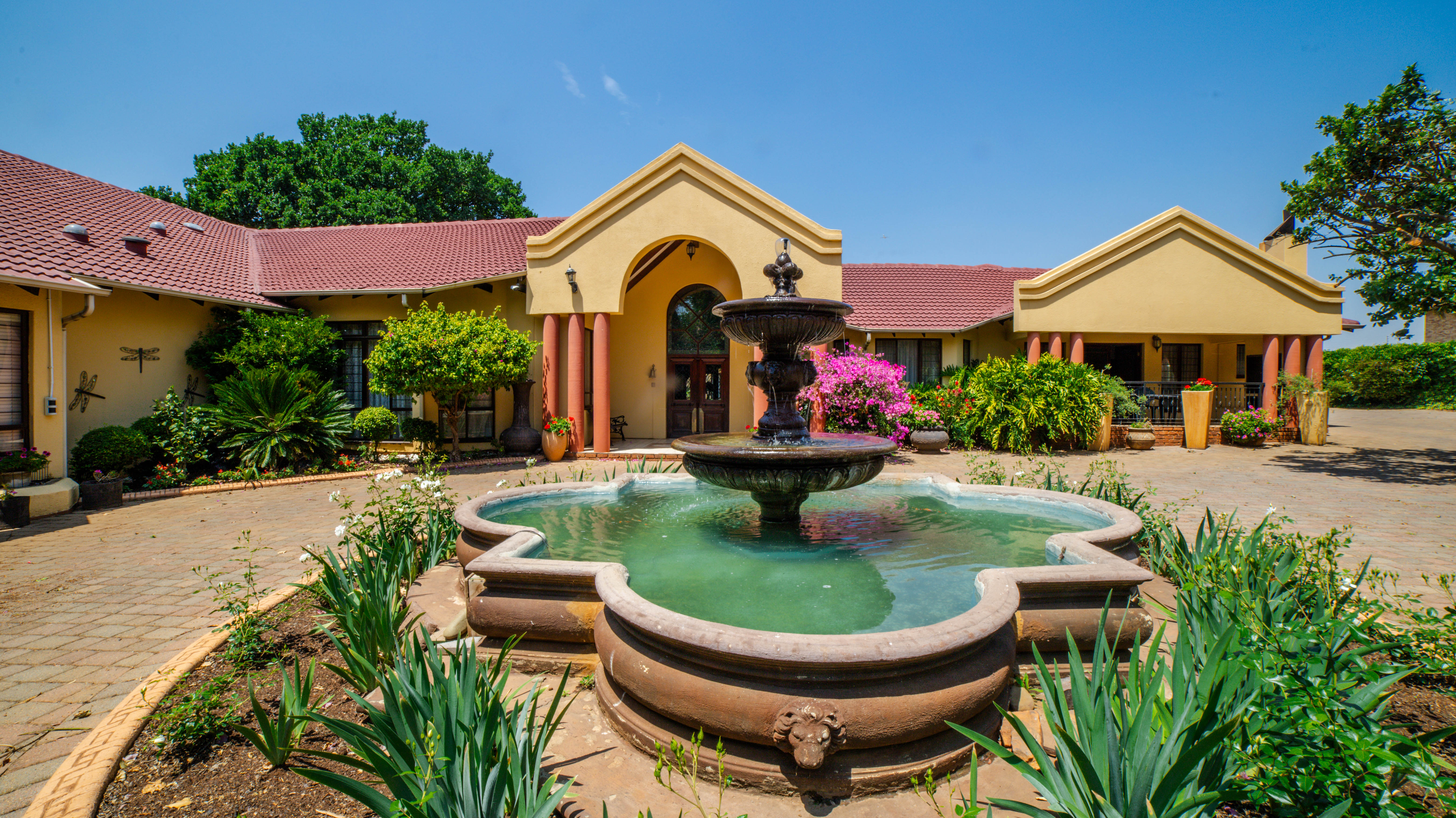 9 Bedroom Property for Sale in Glen Marais Gauteng