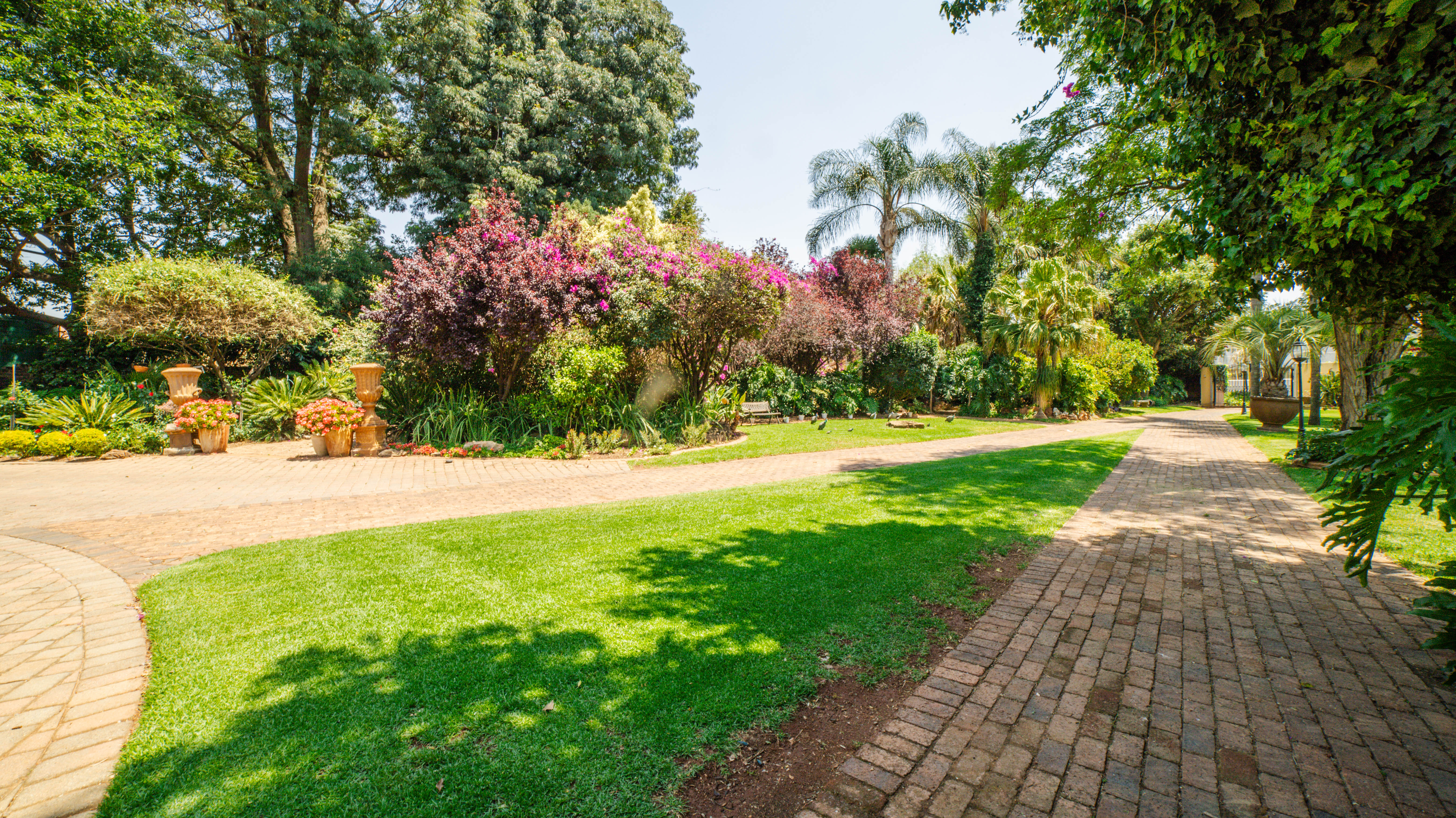 9 Bedroom Property for Sale in Glen Marais Gauteng