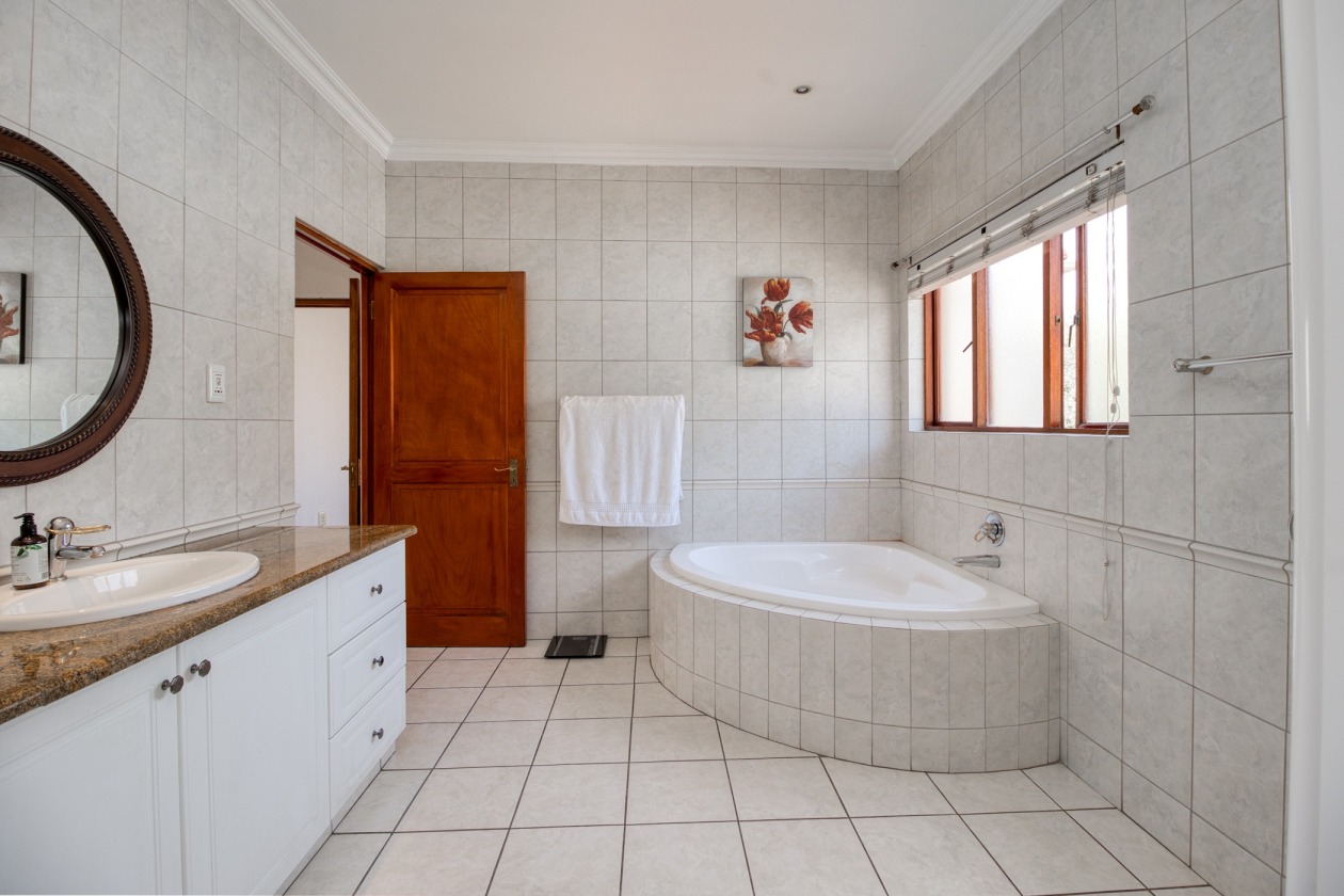 4 Bedroom Property for Sale in Beverley Gauteng