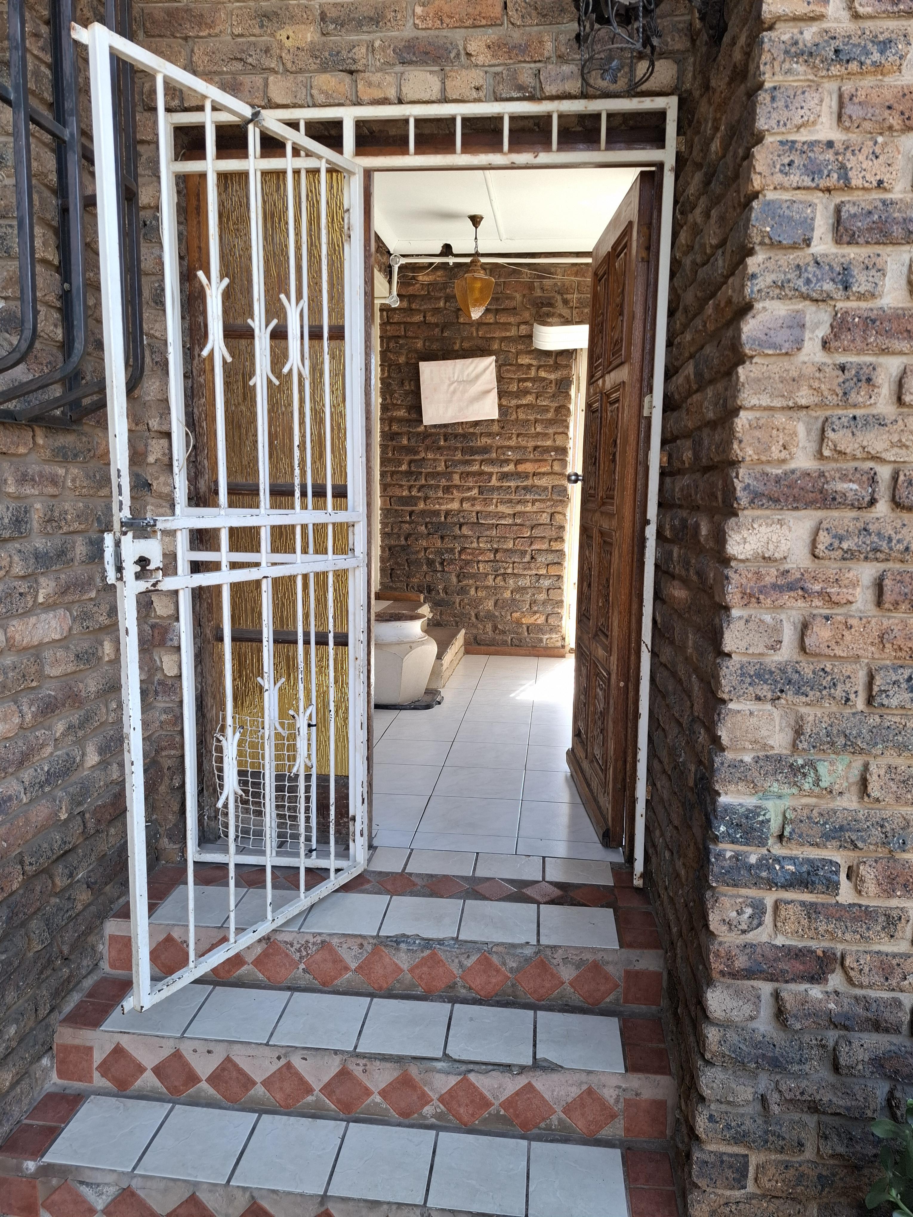 5 Bedroom Property for Sale in Birchleigh Gauteng