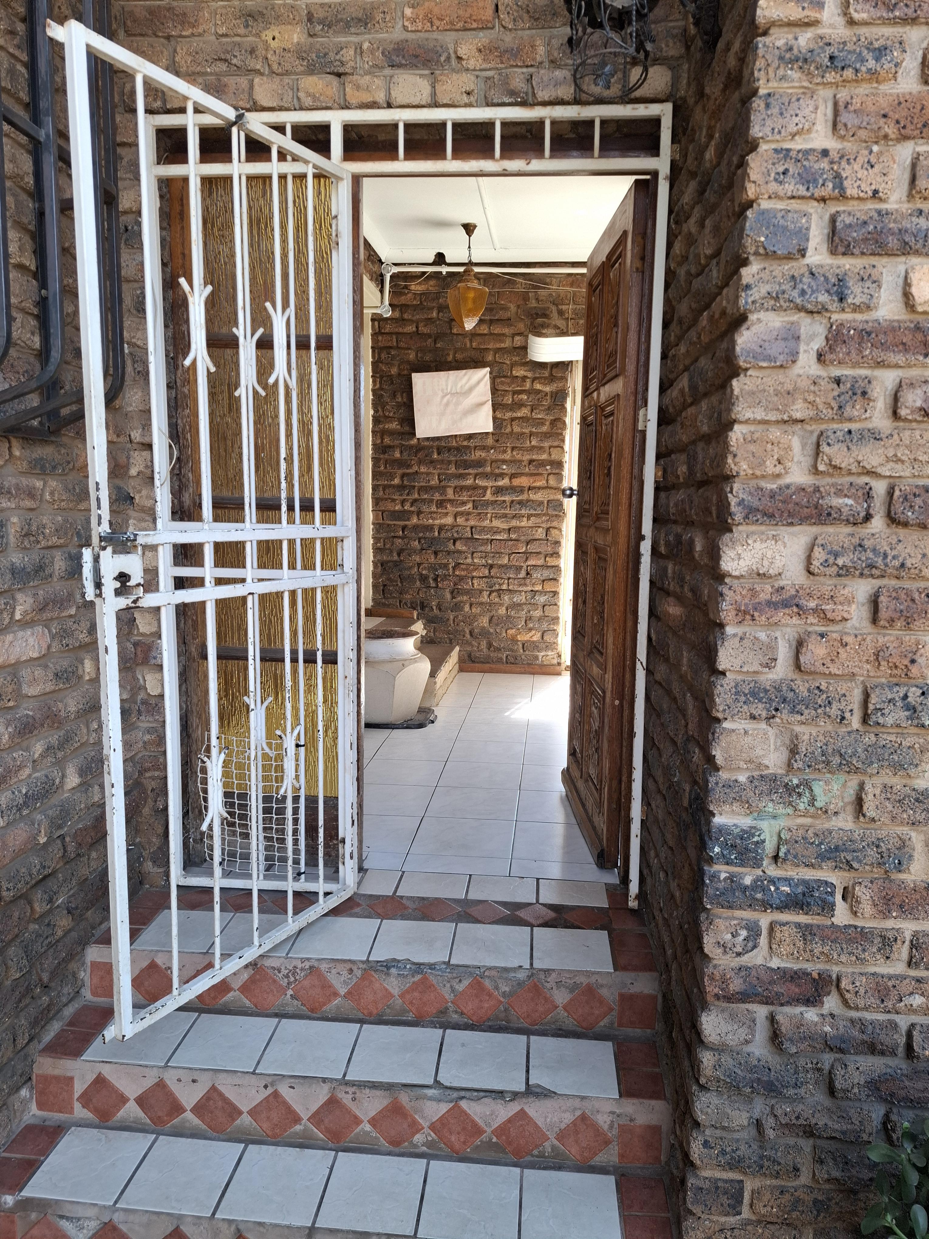 5 Bedroom Property for Sale in Birchleigh Gauteng