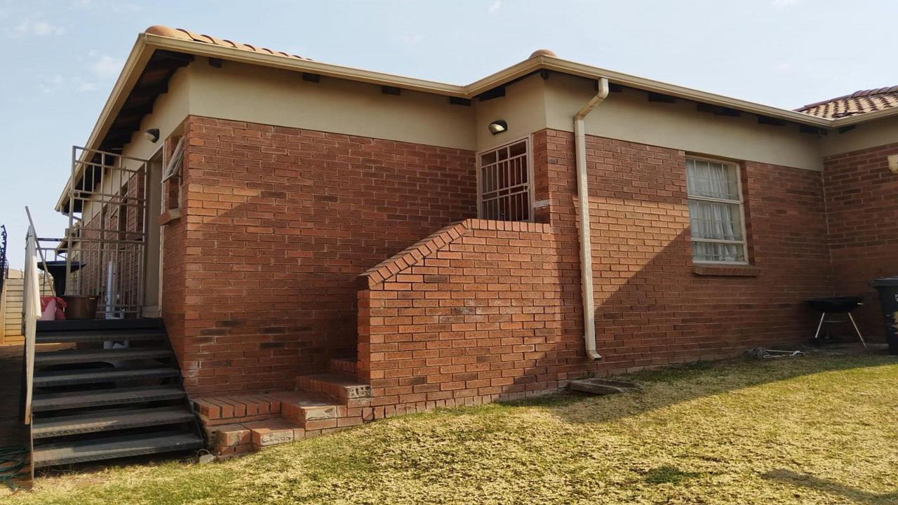 3 Bedroom Property for Sale in Olievenhoutbosch Gauteng