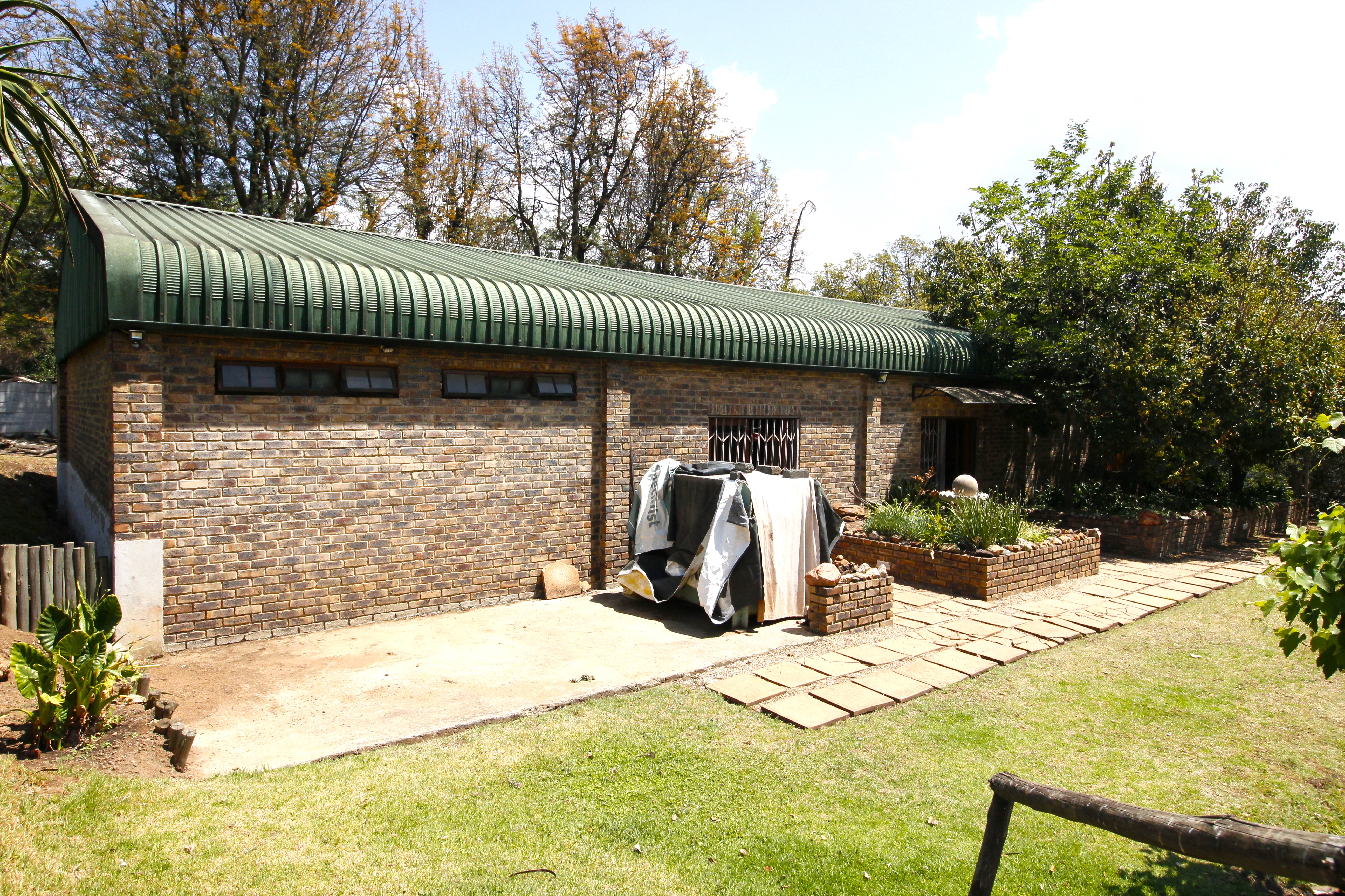 7 Bedroom Property for Sale in Glen Austin Gauteng