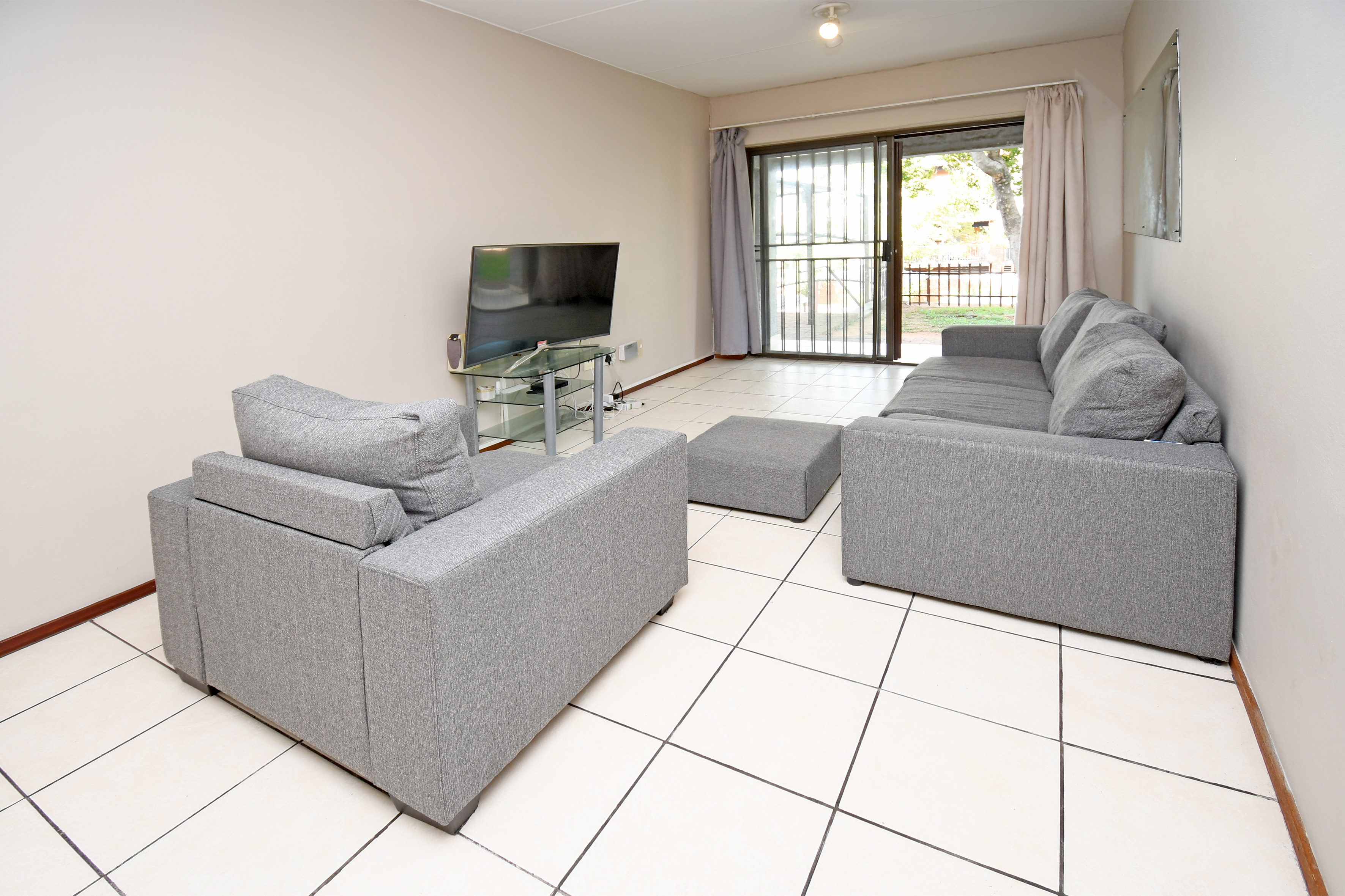 To Let 2 Bedroom Property for Rent in Sonneglans Gauteng