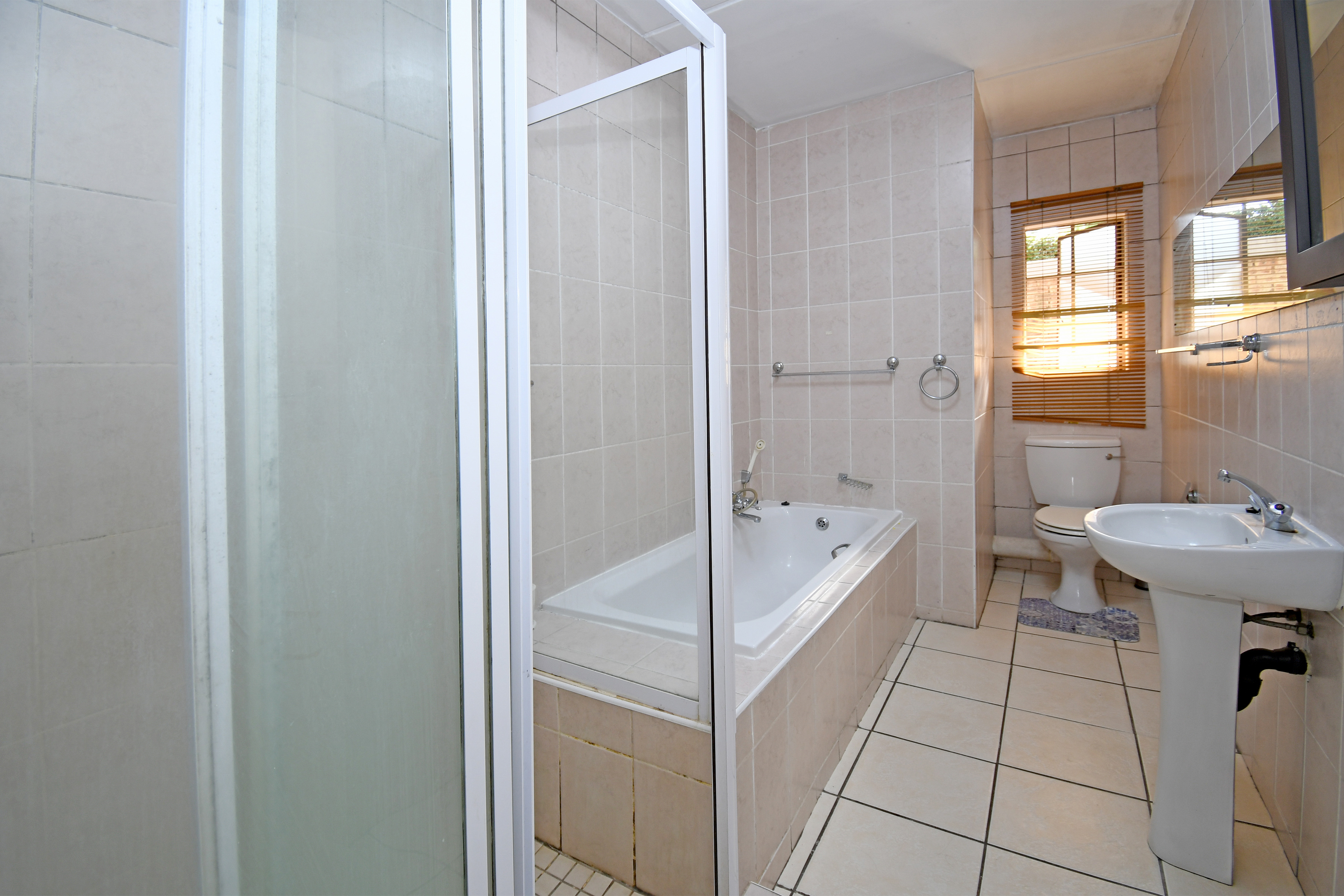 To Let 2 Bedroom Property for Rent in Sonneglans Gauteng