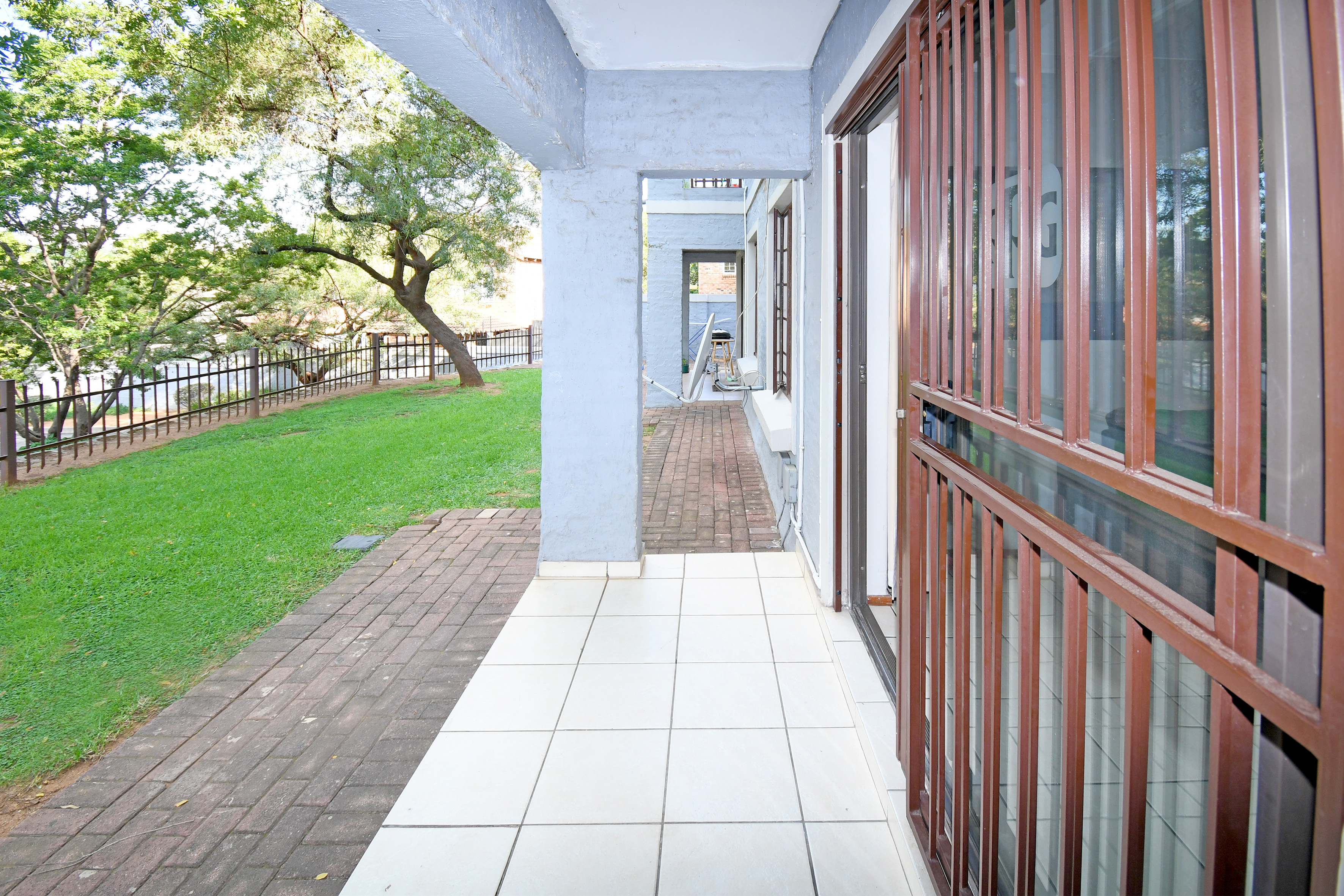 To Let 2 Bedroom Property for Rent in Sonneglans Gauteng