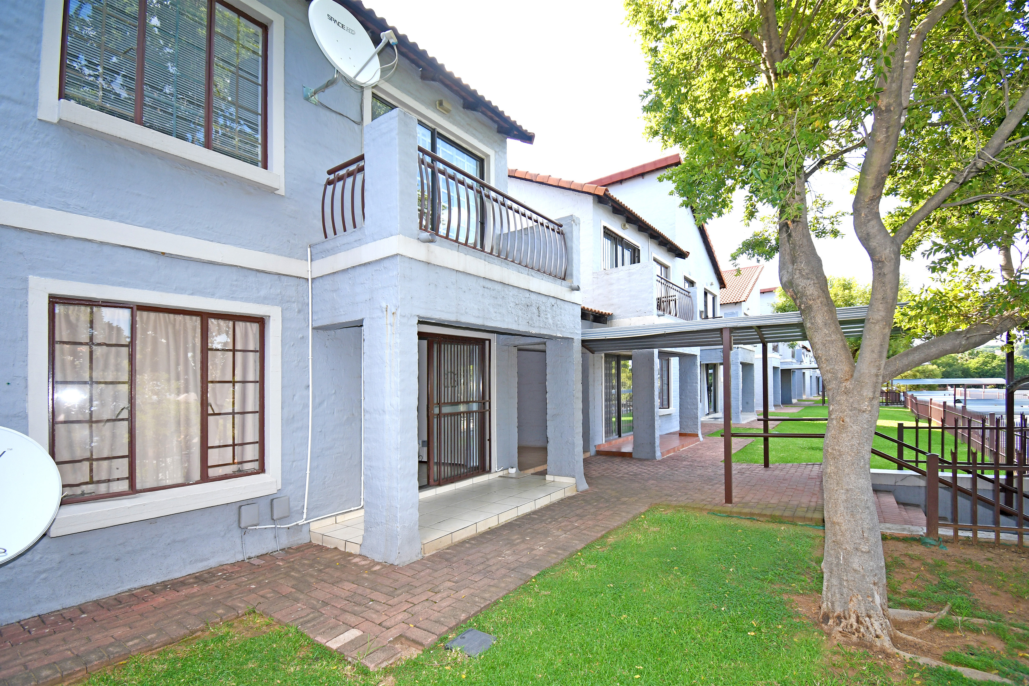 To Let 2 Bedroom Property for Rent in Sonneglans Gauteng