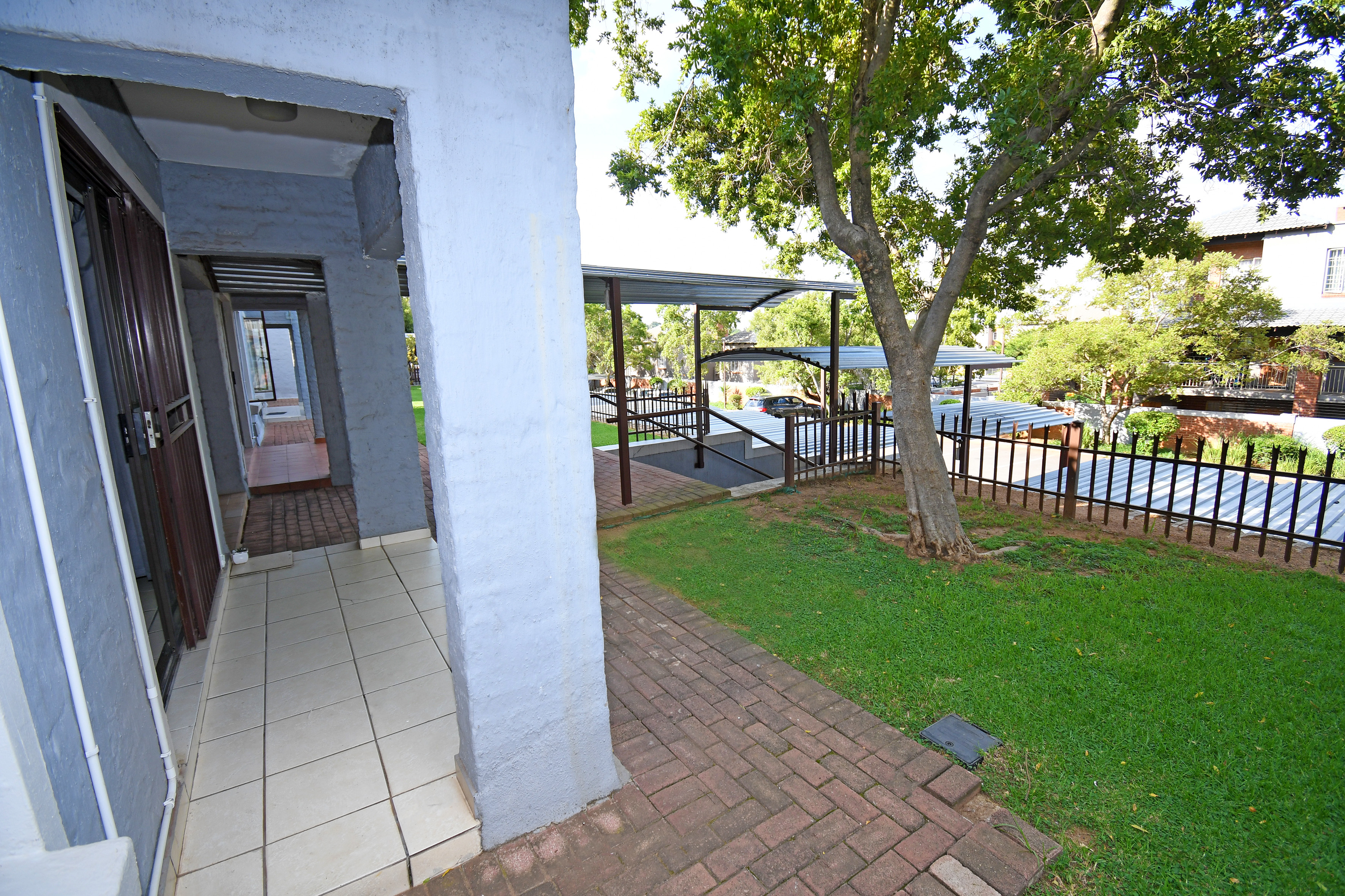 To Let 2 Bedroom Property for Rent in Sonneglans Gauteng