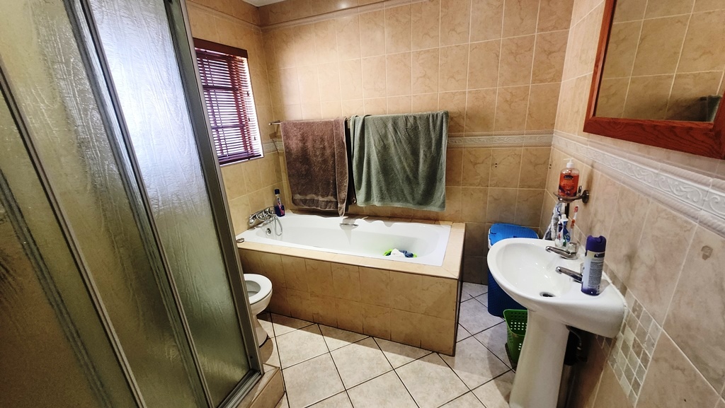 2 Bedroom Property for Sale in Wierdaglen Estate Gauteng