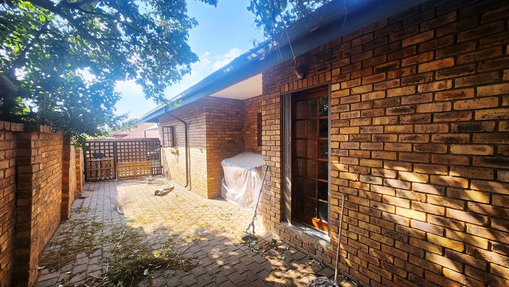 2 Bedroom Property for Sale in Wierdaglen Estate Gauteng