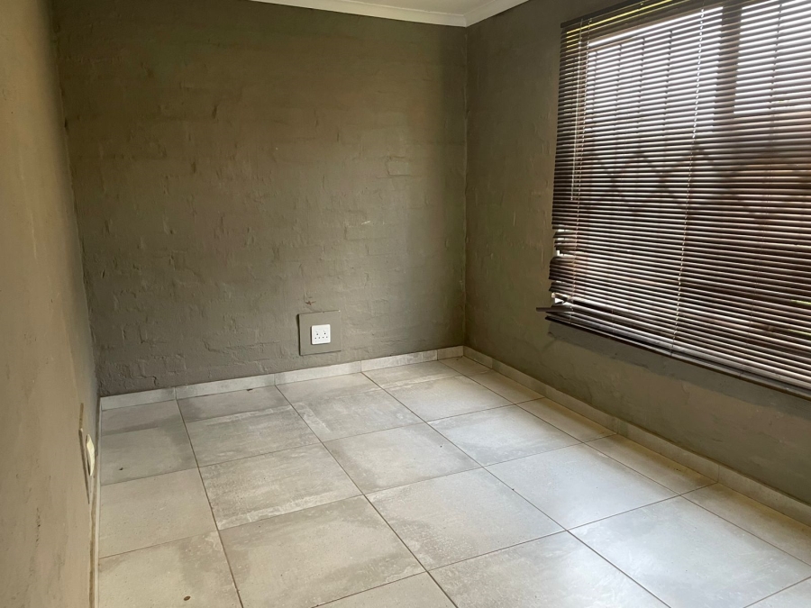 To Let 3 Bedroom Property for Rent in Mullerstuine Gauteng