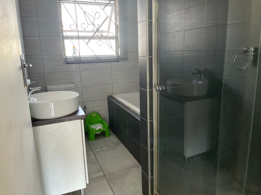 To Let 3 Bedroom Property for Rent in Mullerstuine Gauteng