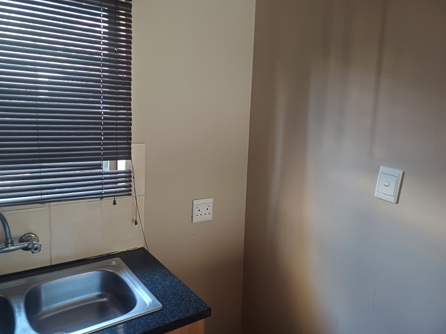 2 Bedroom Property for Sale in Halfway House Gauteng