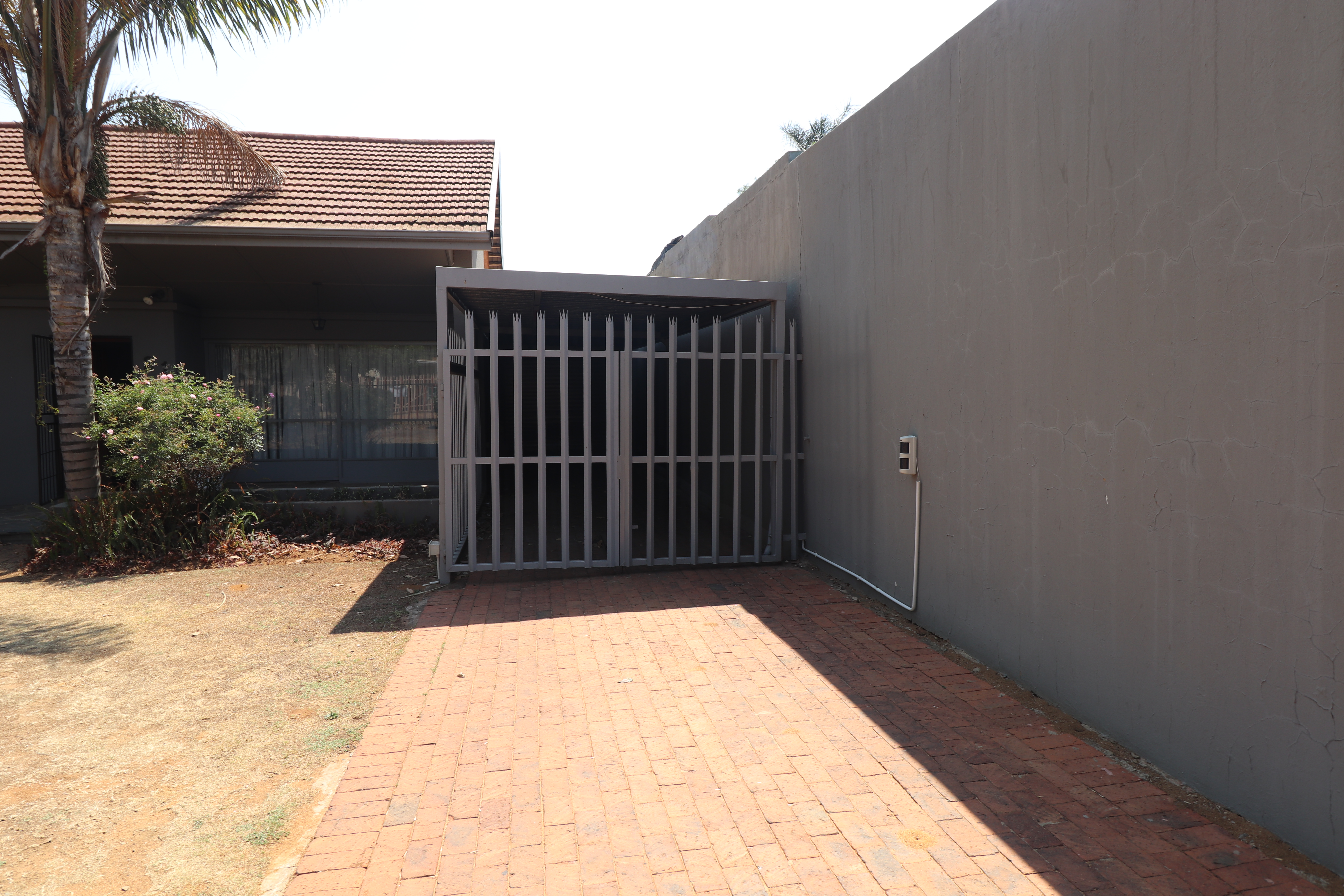 To Let 4 Bedroom Property for Rent in Allen Grove Gauteng