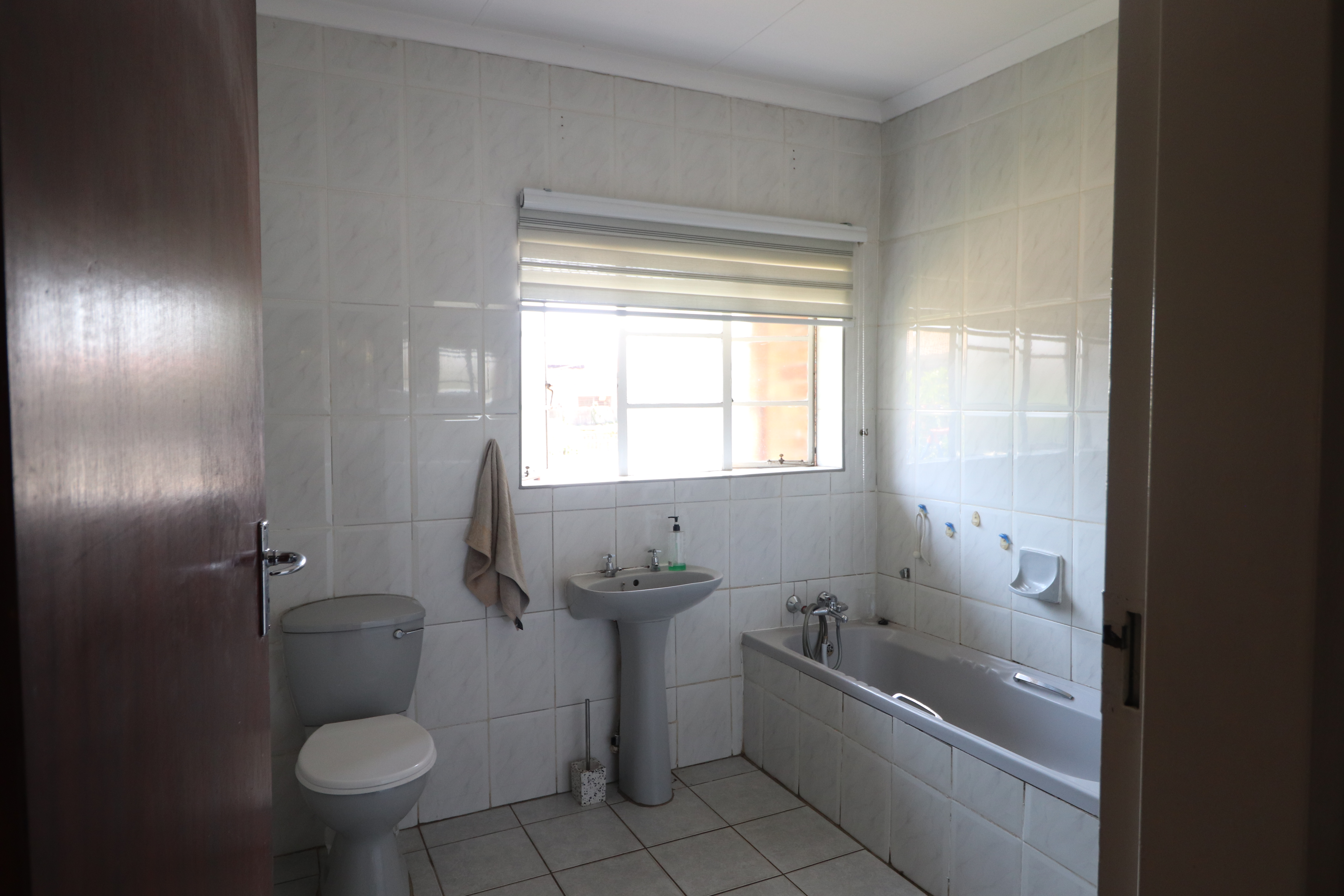 To Let 4 Bedroom Property for Rent in Allen Grove Gauteng