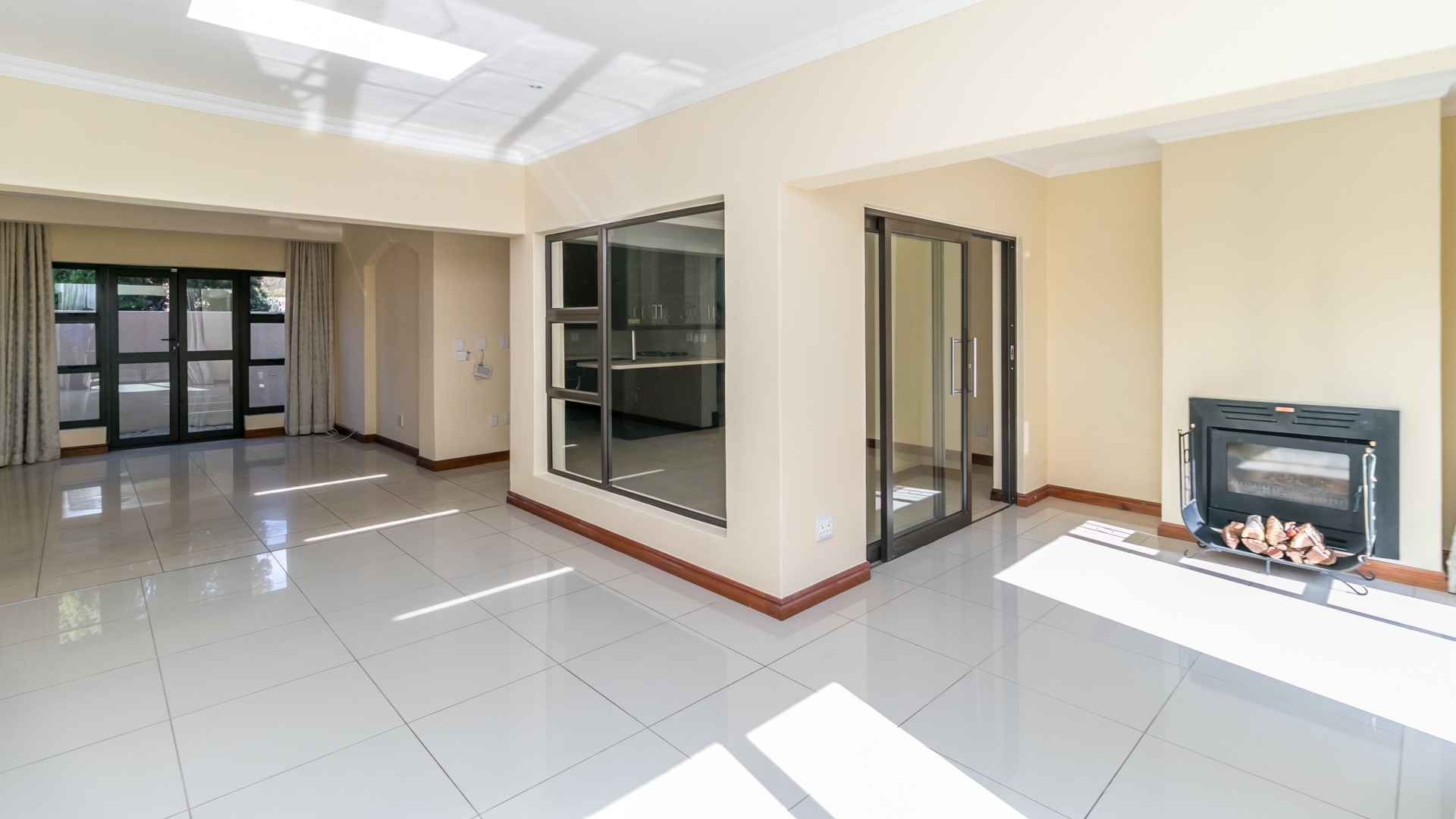 To Let 4 Bedroom Property for Rent in Bromhof Gauteng