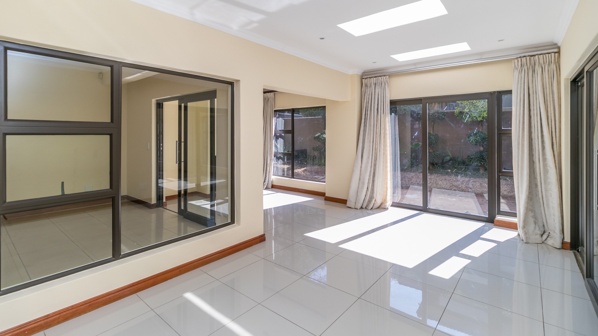 To Let 4 Bedroom Property for Rent in Bromhof Gauteng