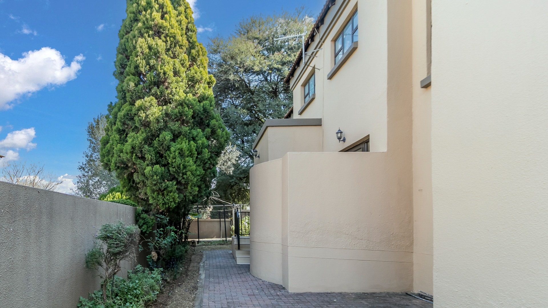 To Let 4 Bedroom Property for Rent in Bromhof Gauteng