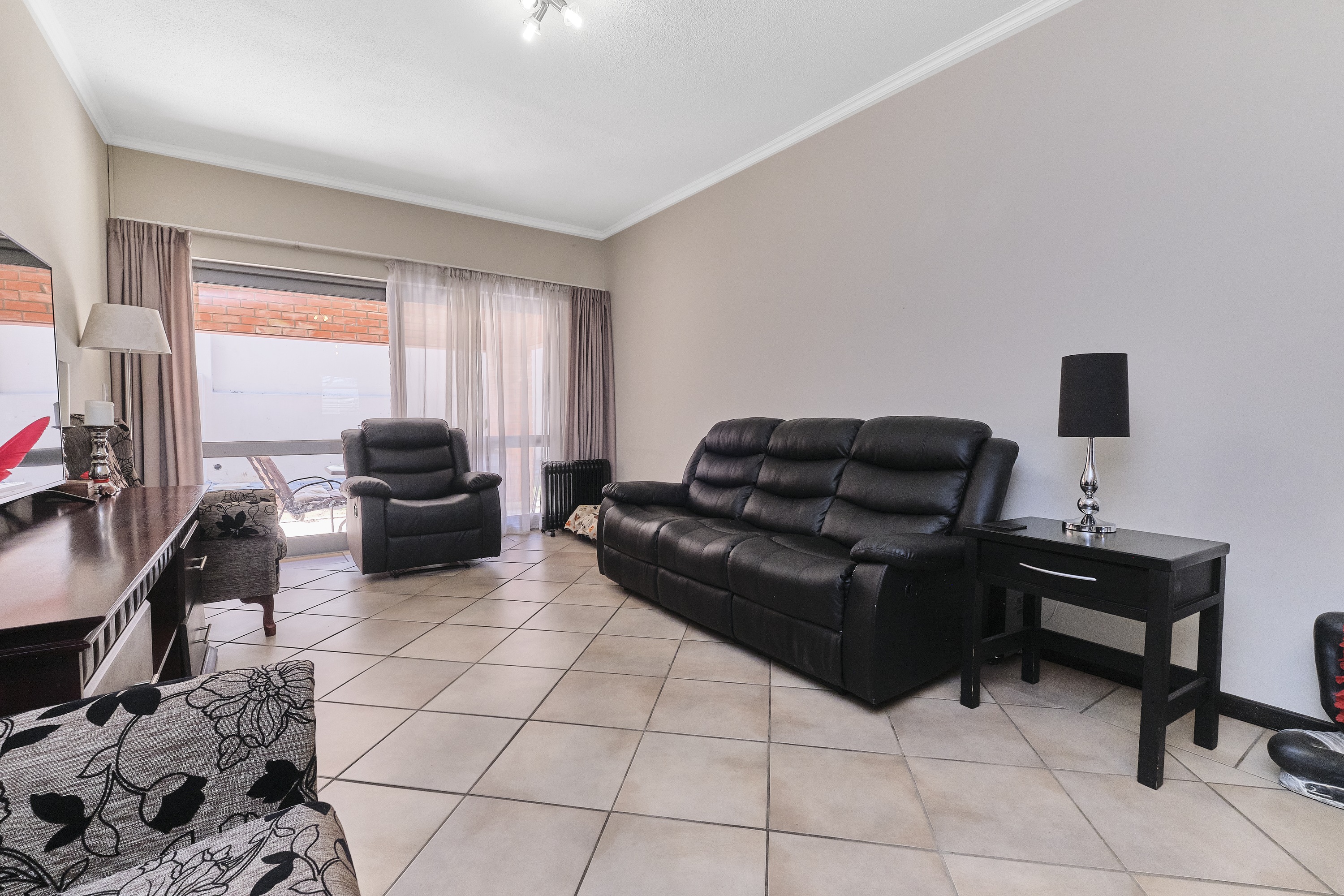 To Let 2 Bedroom Property for Rent in Bryanston Gauteng