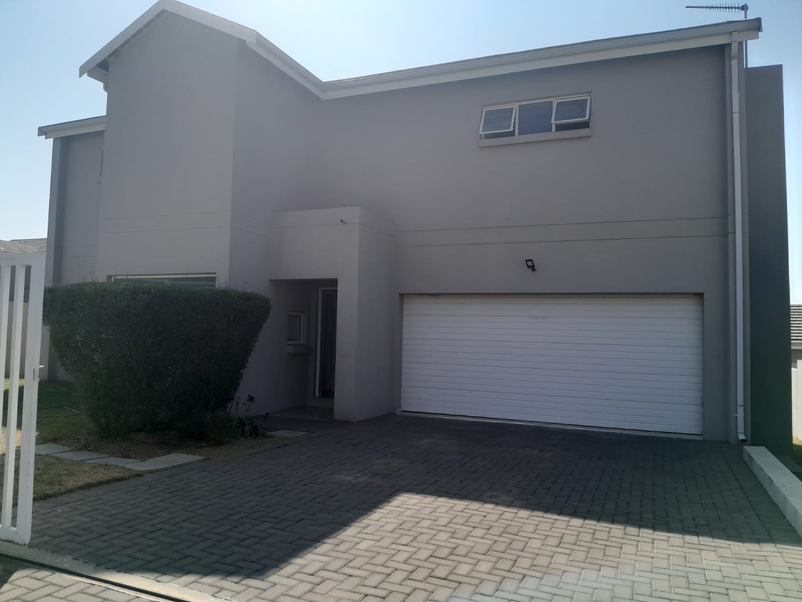 To Let 3 Bedroom Property for Rent in Blue Hills Gauteng