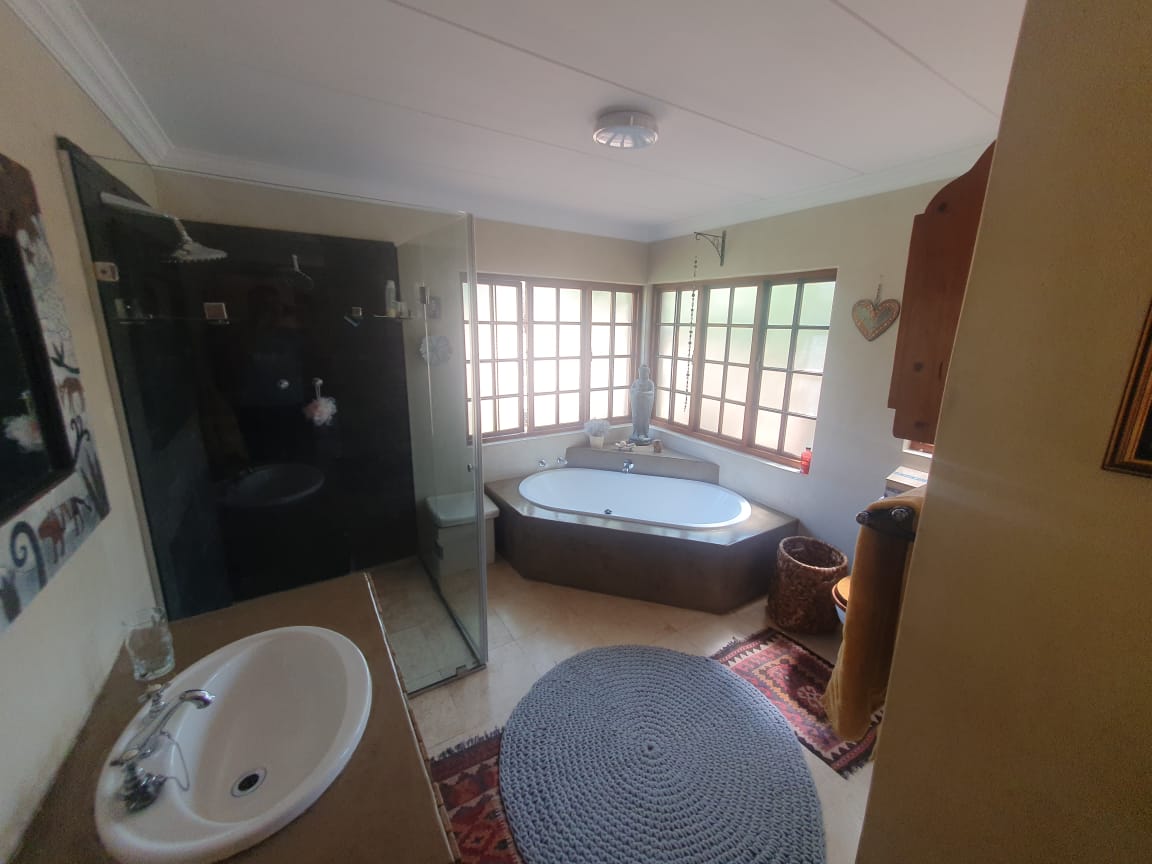 5 Bedroom Property for Sale in Pebble Rock Golf Village Gauteng