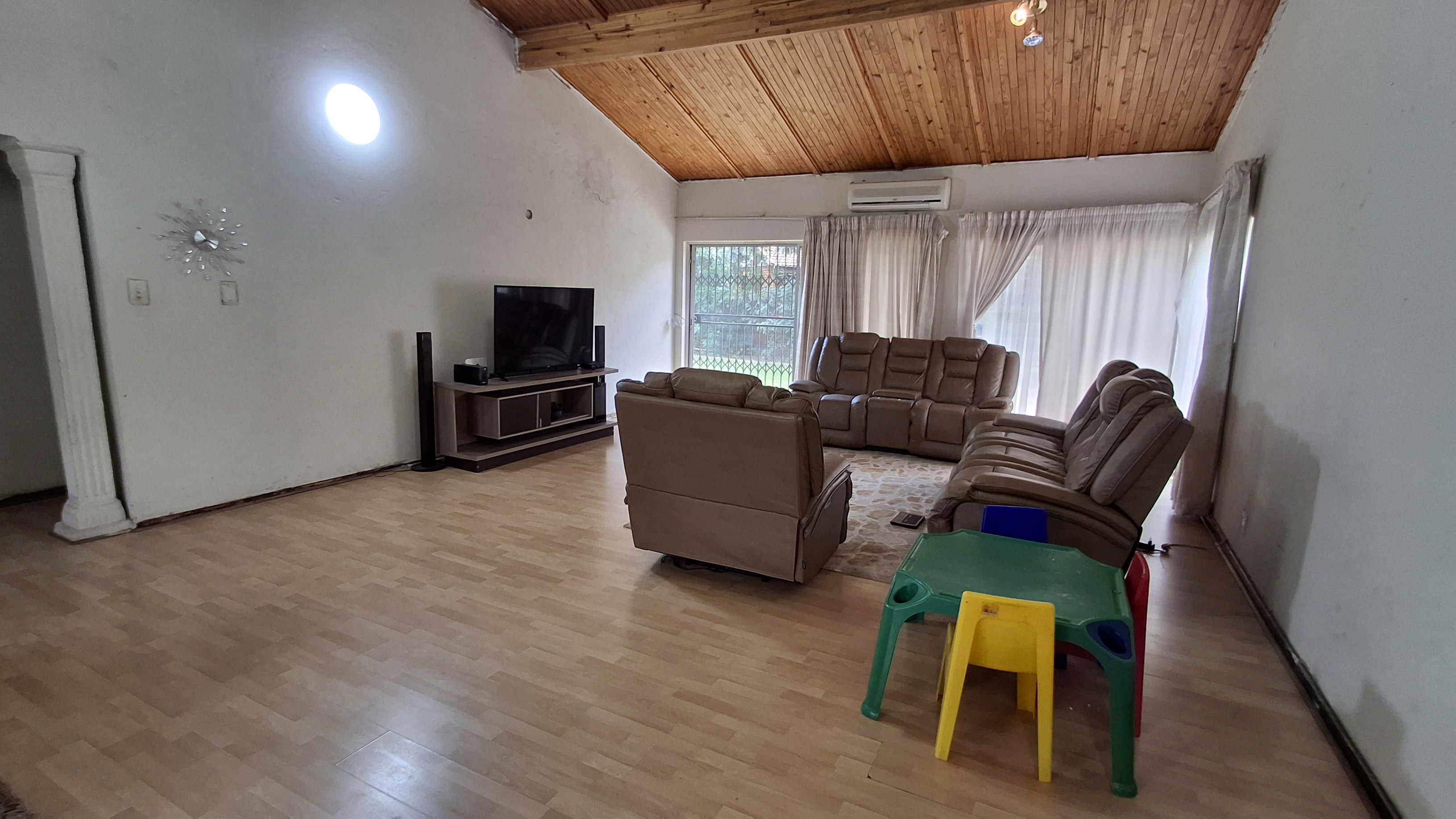 5 Bedroom Property for Sale in Dorandia Gauteng