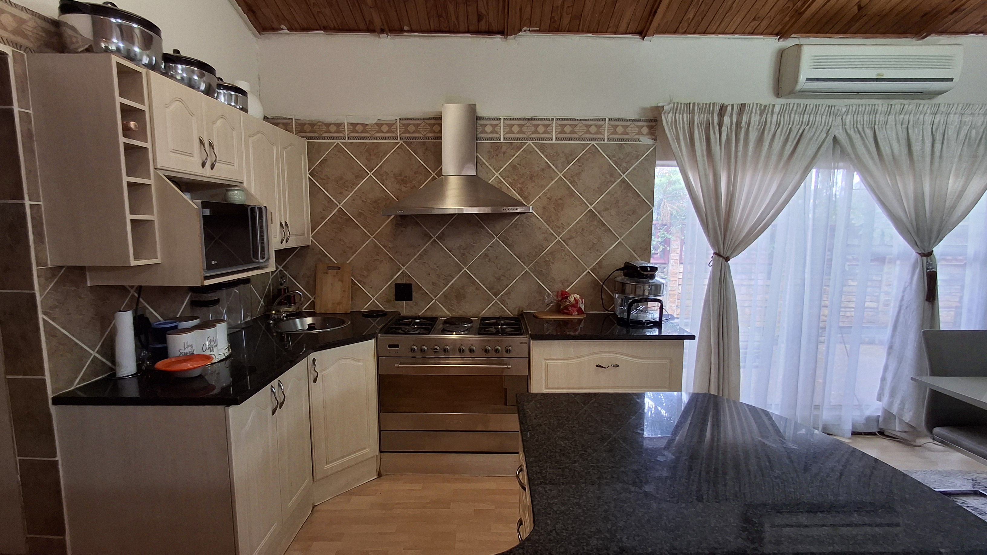 5 Bedroom Property for Sale in Dorandia Gauteng