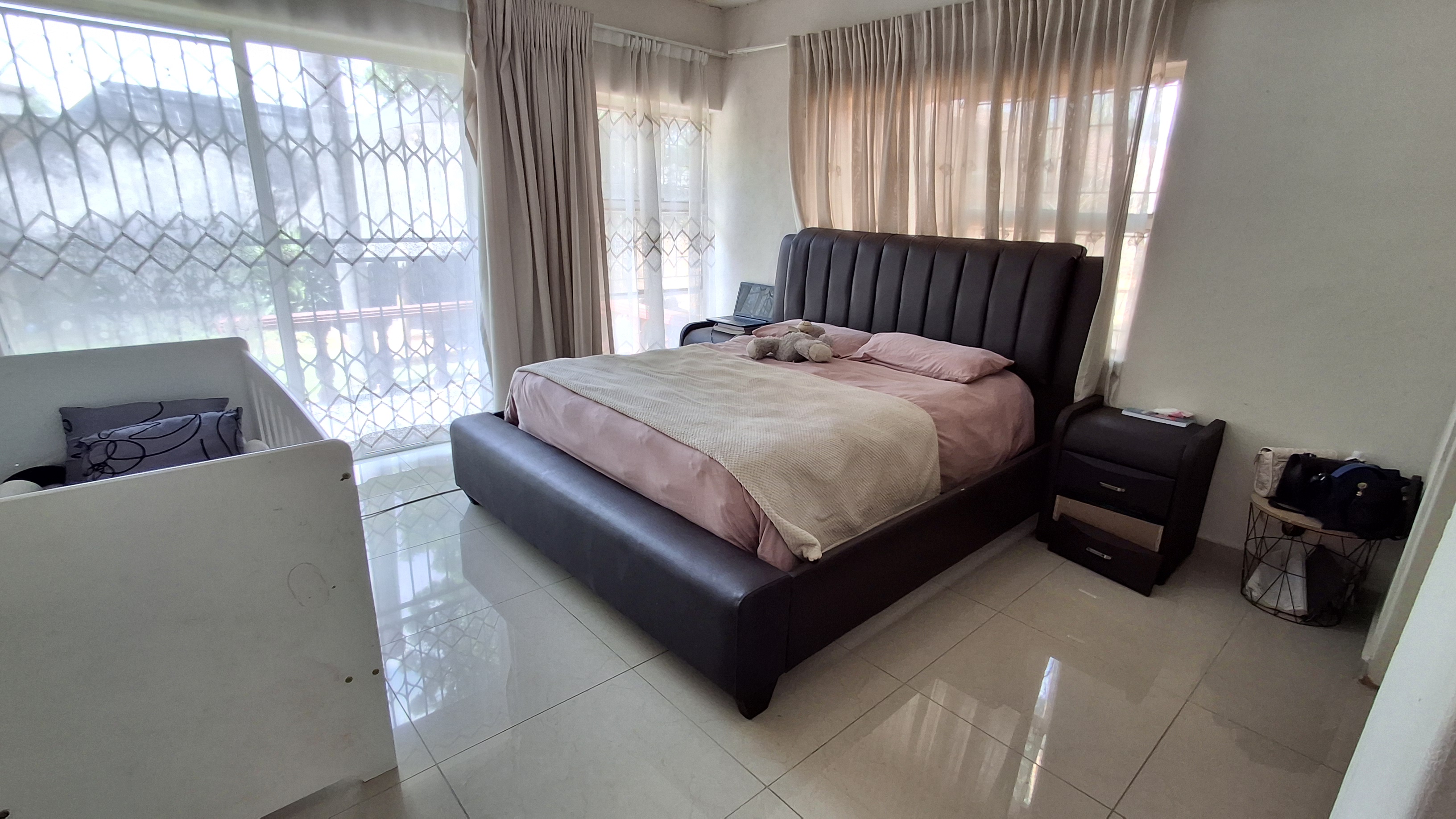 5 Bedroom Property for Sale in Dorandia Gauteng