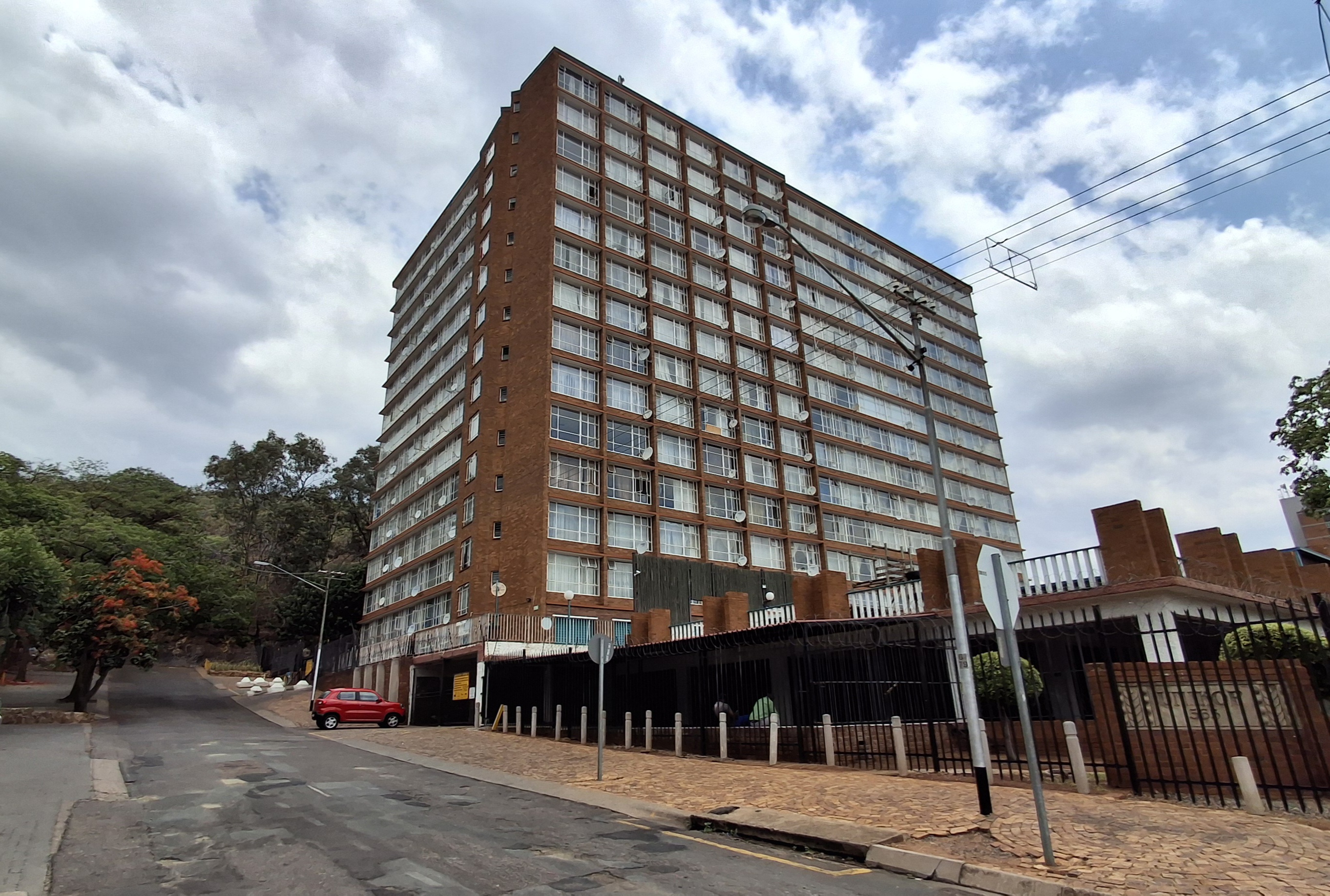 2 Bedroom Property for Sale in Gezina Gauteng