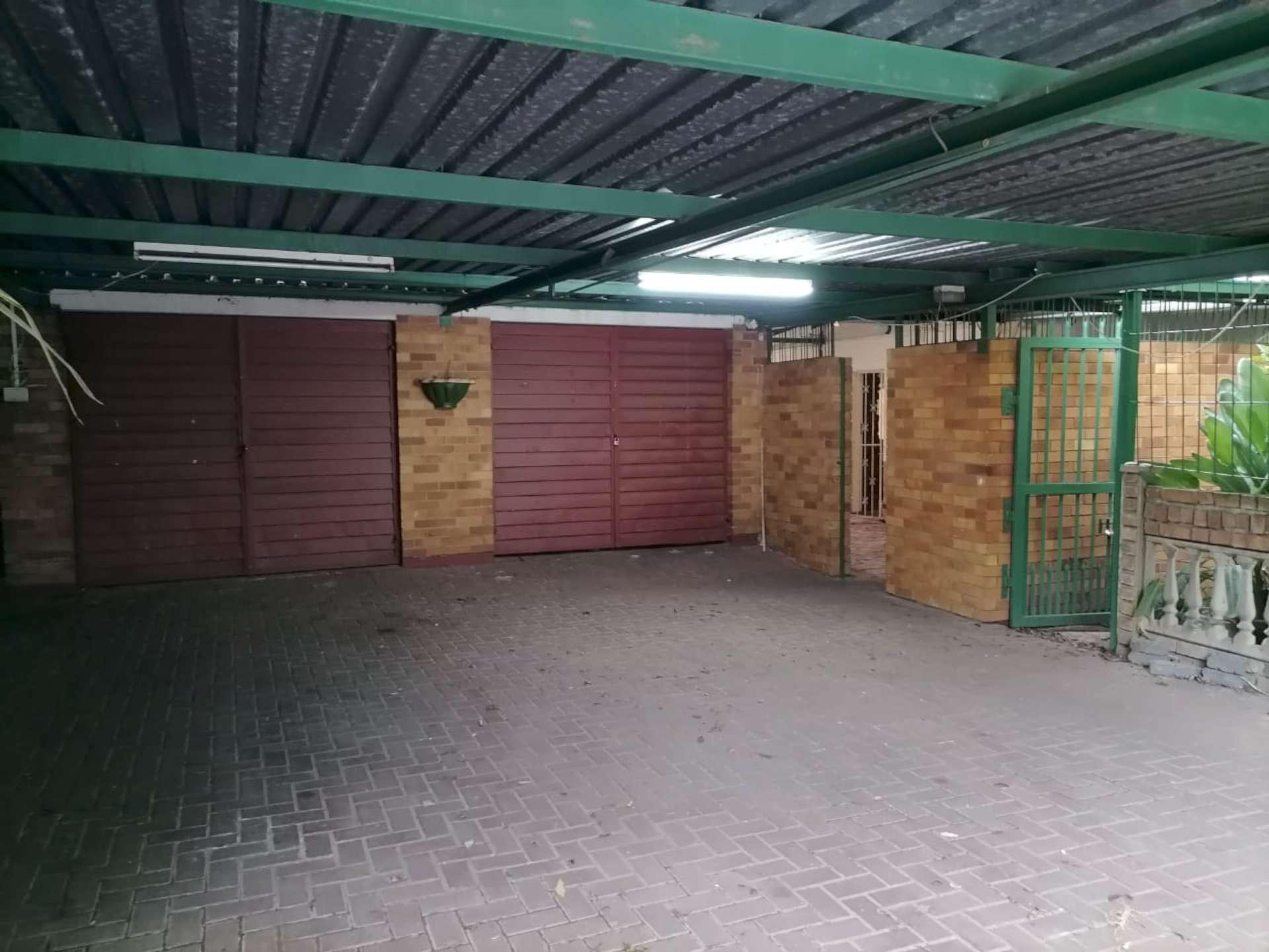 4 Bedroom Property for Sale in Pretoria Gardens Gauteng