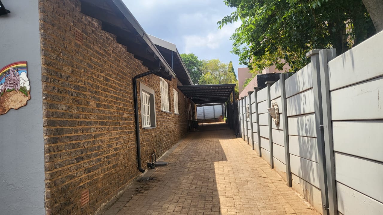 8 Bedroom Property for Sale in Wilro Park Gauteng