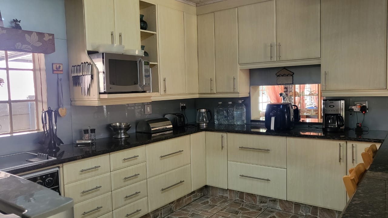 8 Bedroom Property for Sale in Wilro Park Gauteng