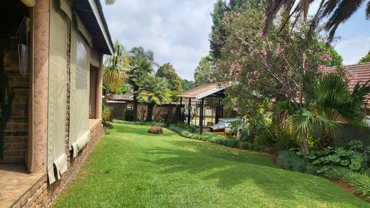 8 Bedroom Property for Sale in Wilro Park Gauteng