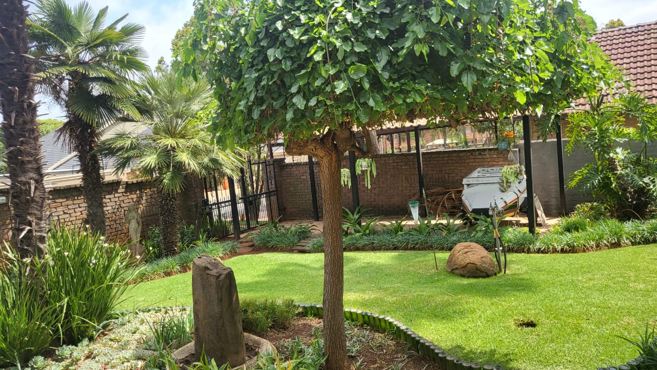 8 Bedroom Property for Sale in Wilro Park Gauteng