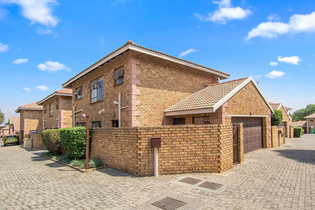 To Let 3 Bedroom Property for Rent in Honeydew Manor Gauteng