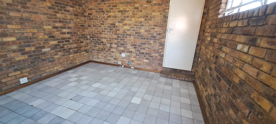 To Let commercial Property for Rent in Peacehaven Industrial Gauteng