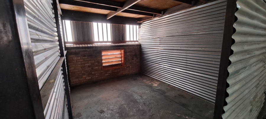 To Let commercial Property for Rent in Peacehaven Industrial Gauteng