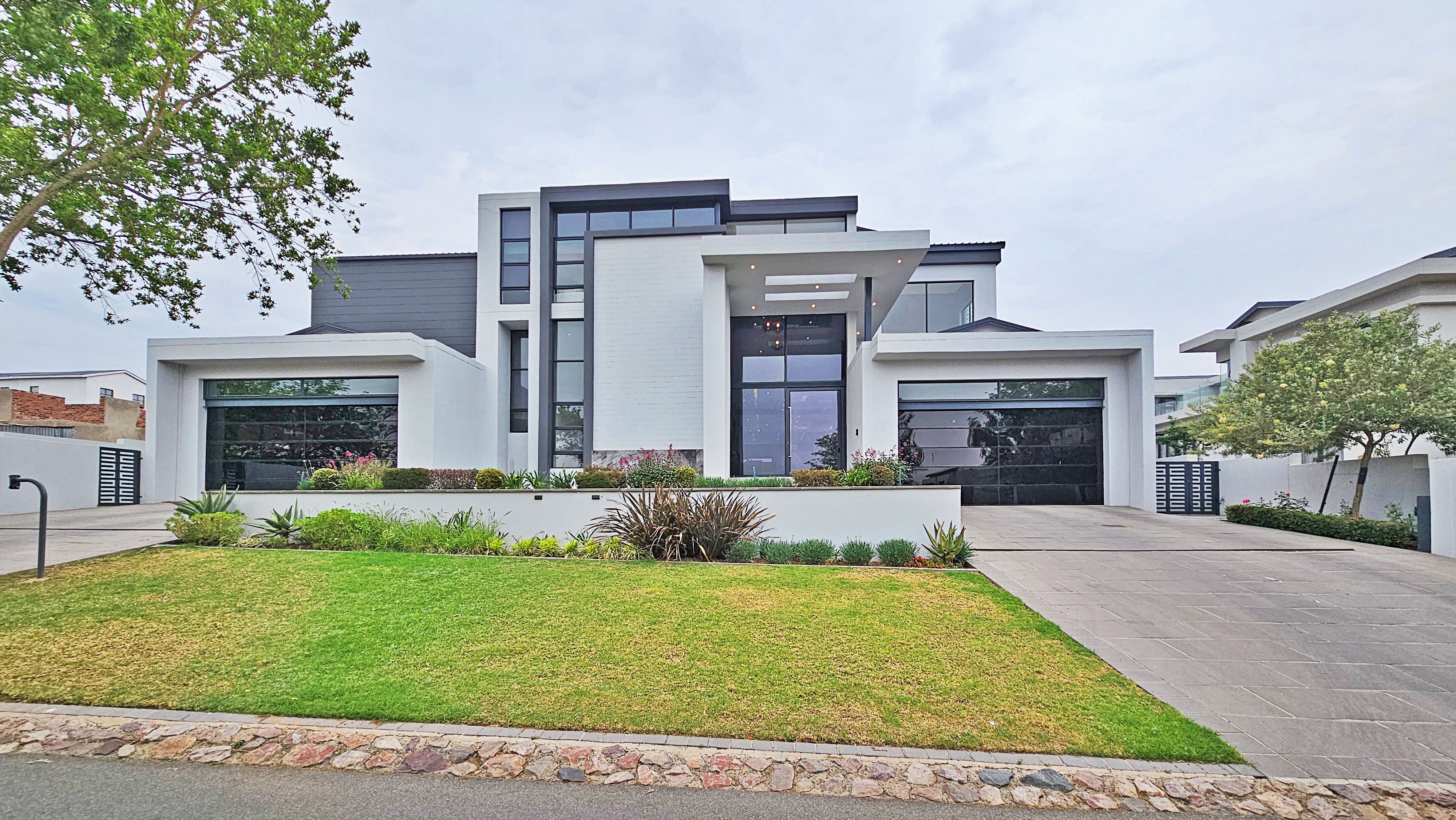 5 Bedroom Property for Sale in Waterfall Country Estate Gauteng