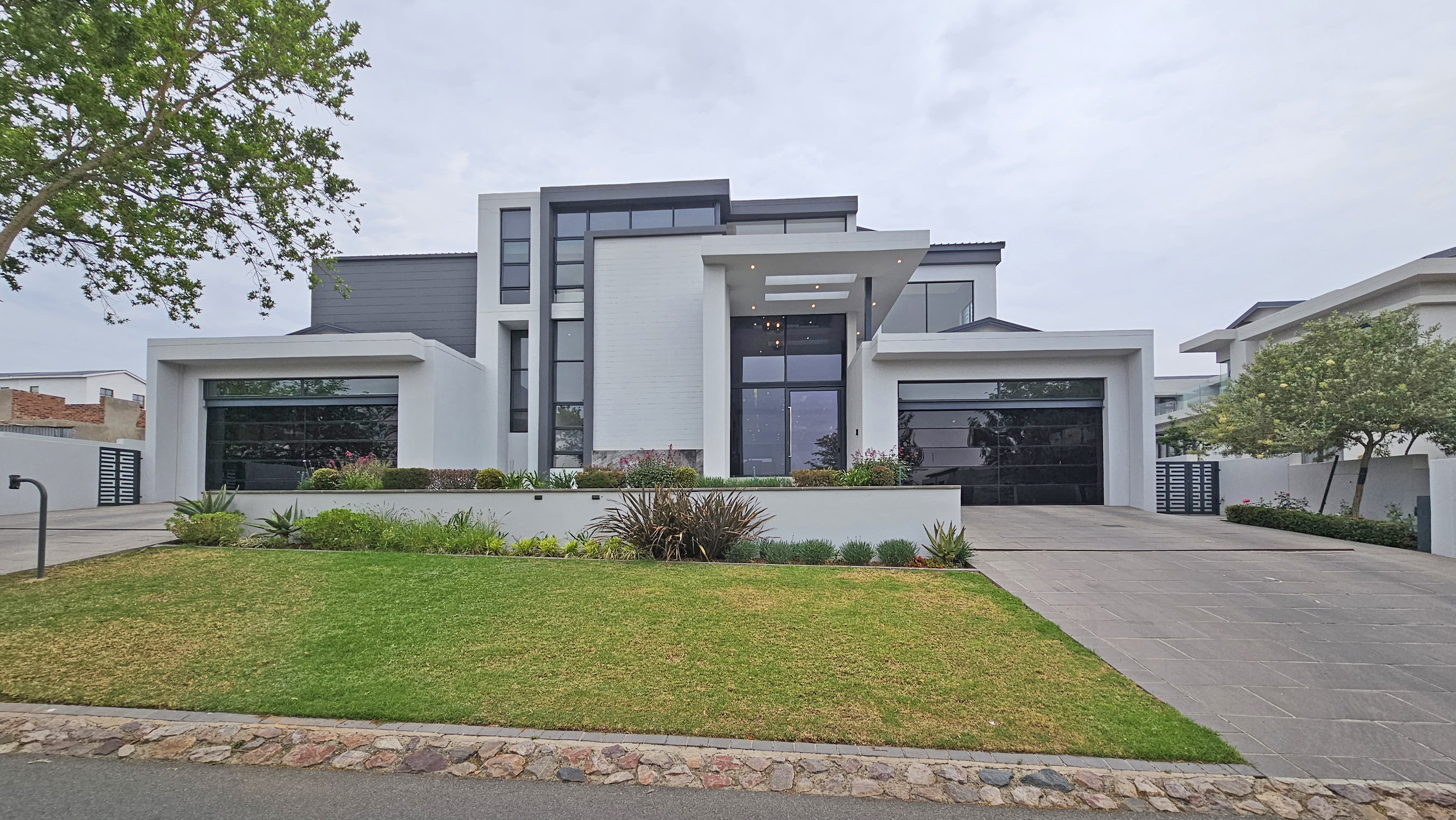 5 Bedroom Property for Sale in Waterfall Country Estate Gauteng