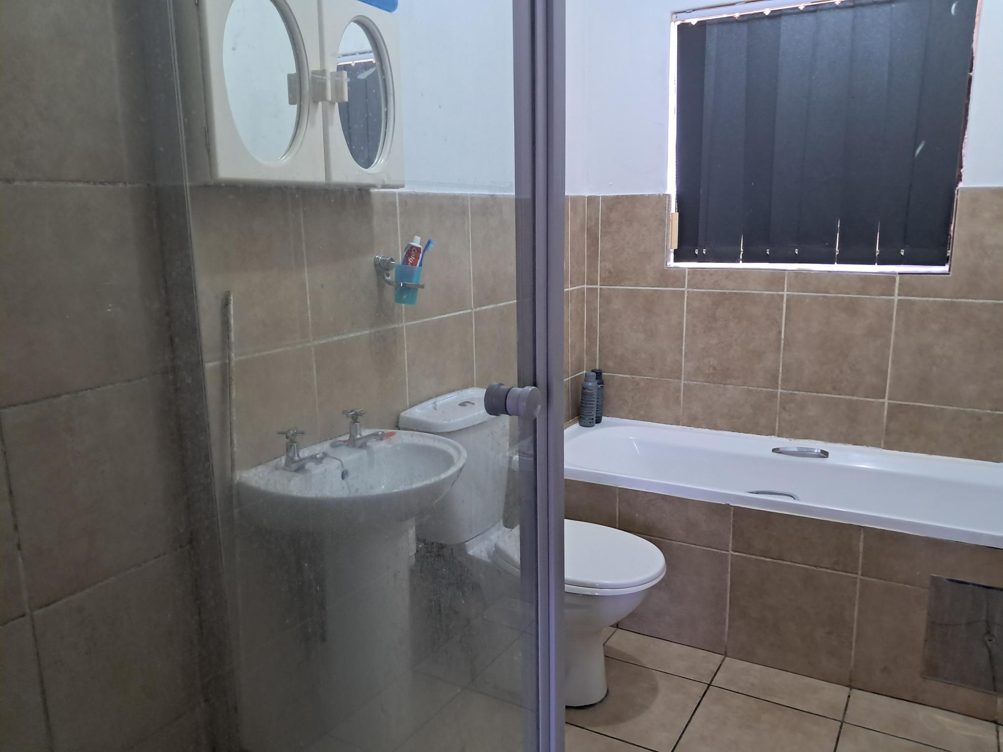 2 Bedroom Property for Sale in Sonneveld Gauteng