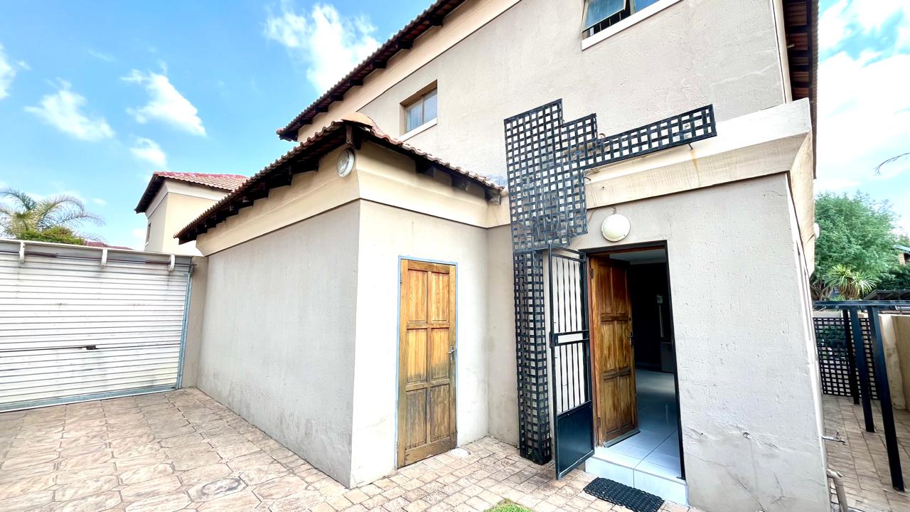 3 Bedroom Property for Sale in Sonneveld Gauteng