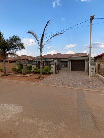 To Let 2 Bedroom Property for Rent in Mahube Valley Gauteng