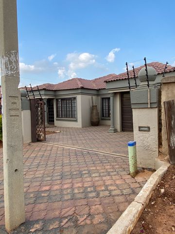 To Let 2 Bedroom Property for Rent in Mahube Valley Gauteng